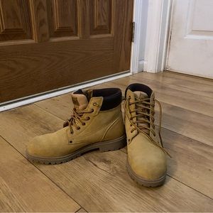 Women’s Hiking Boots